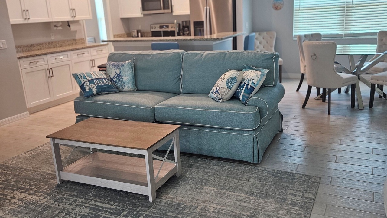 Photo of Livingroom in Mid Island
