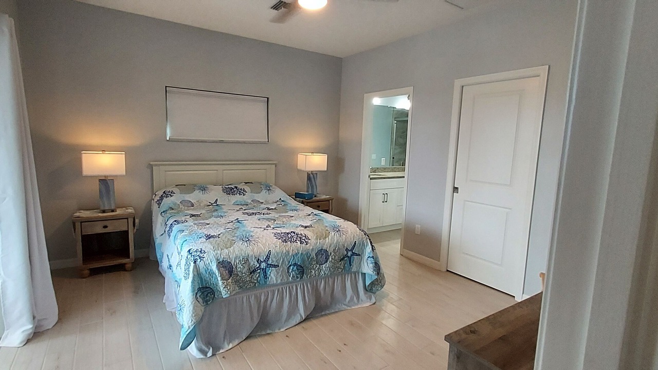 Photo of Bedroom in Mid Island