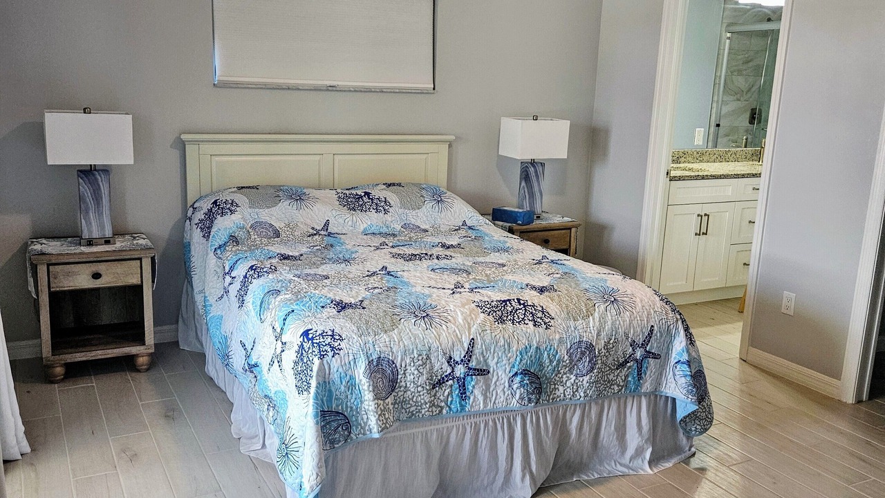 Photo of Bedroom in Mid Island