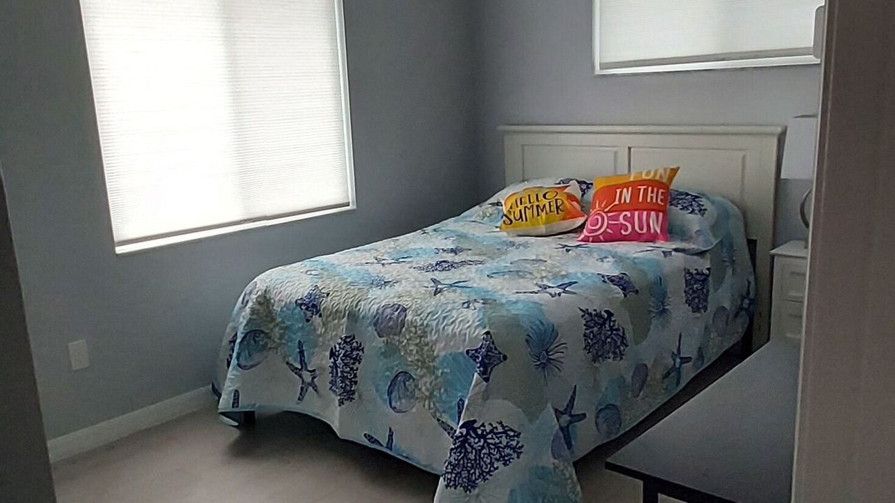 Photo of Bedroom in Mid Island