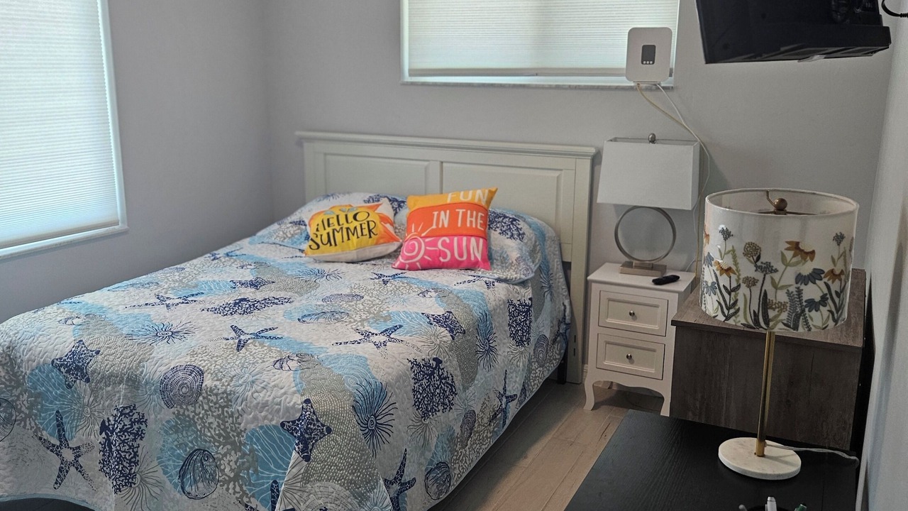 Photo of Bedroom in Mid Island