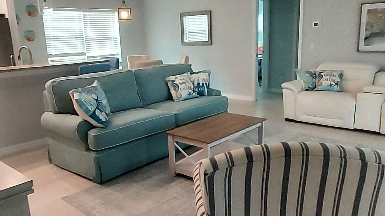 Photo of Livingroom in Mid Island
