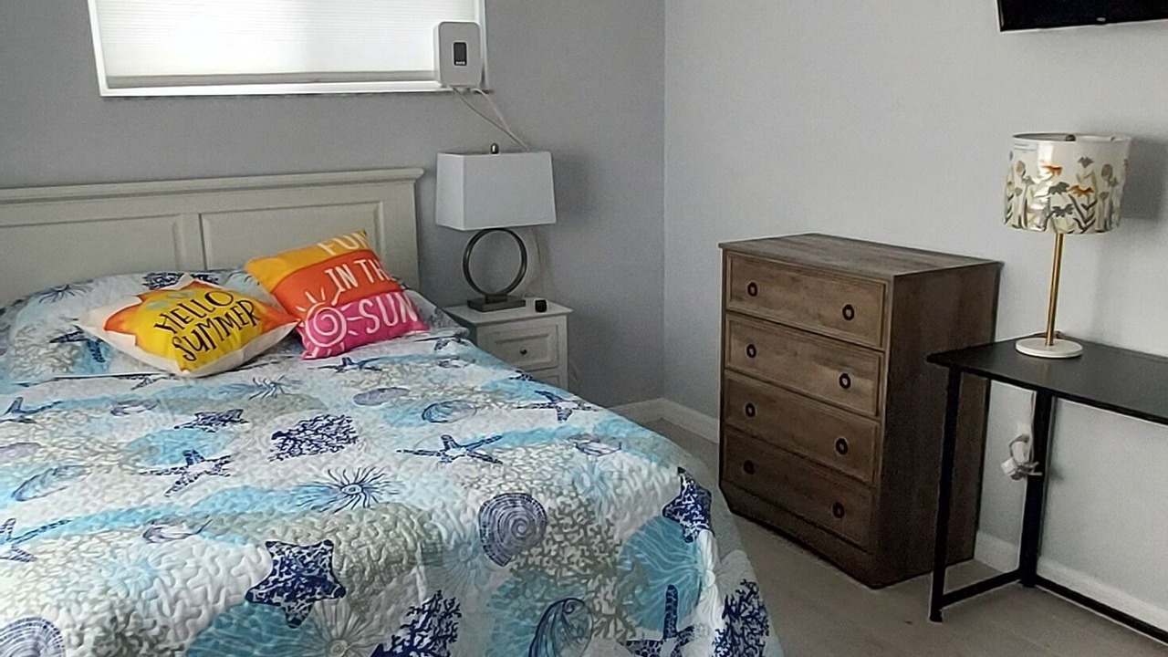 Photo of Bedroom in Mid Island