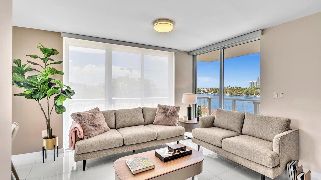 Photo of Livingroom in Bay Harbor Islands
