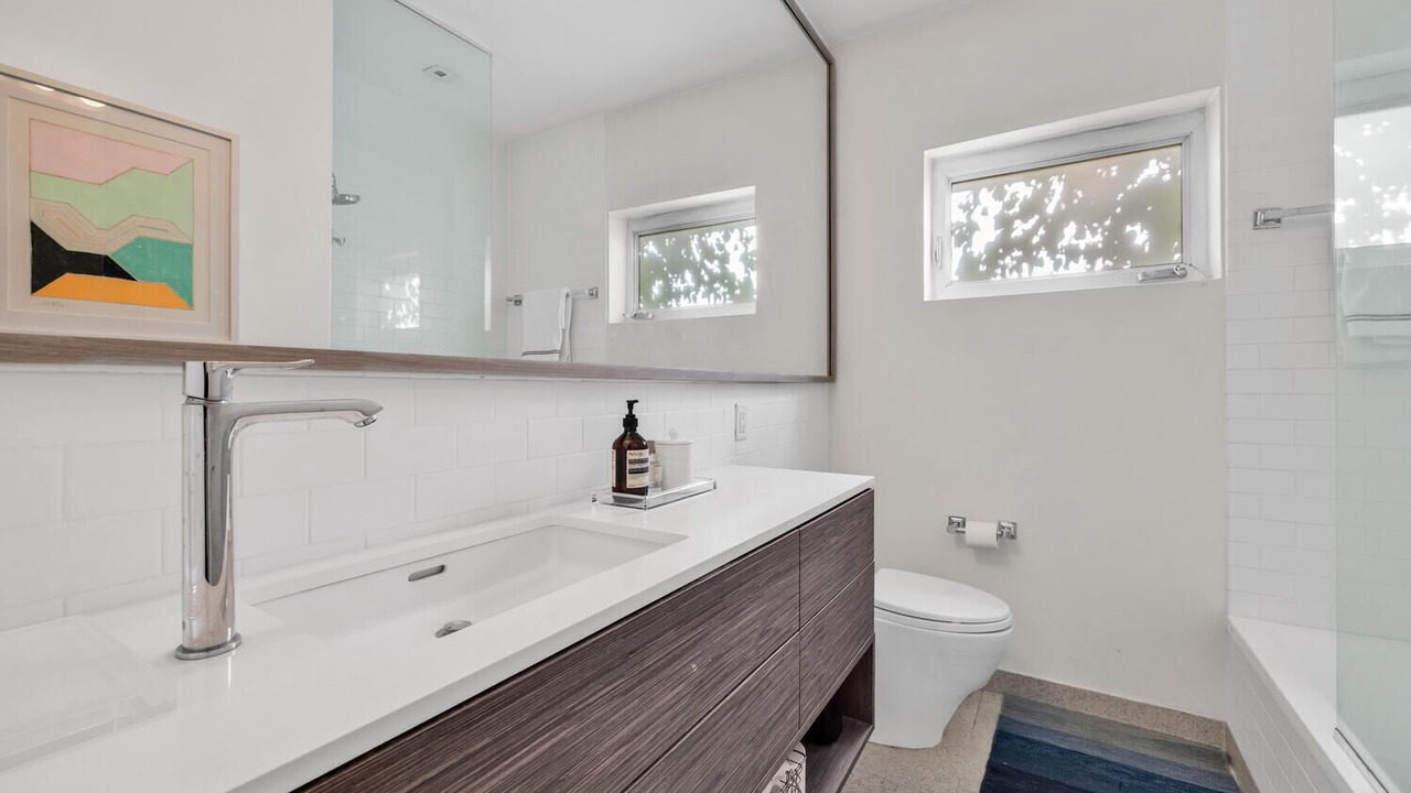 Photo of Bathroom in El Portal