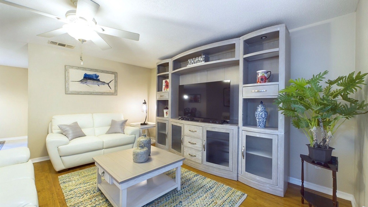 Photo of Livingroom in Catalina Isle Estates