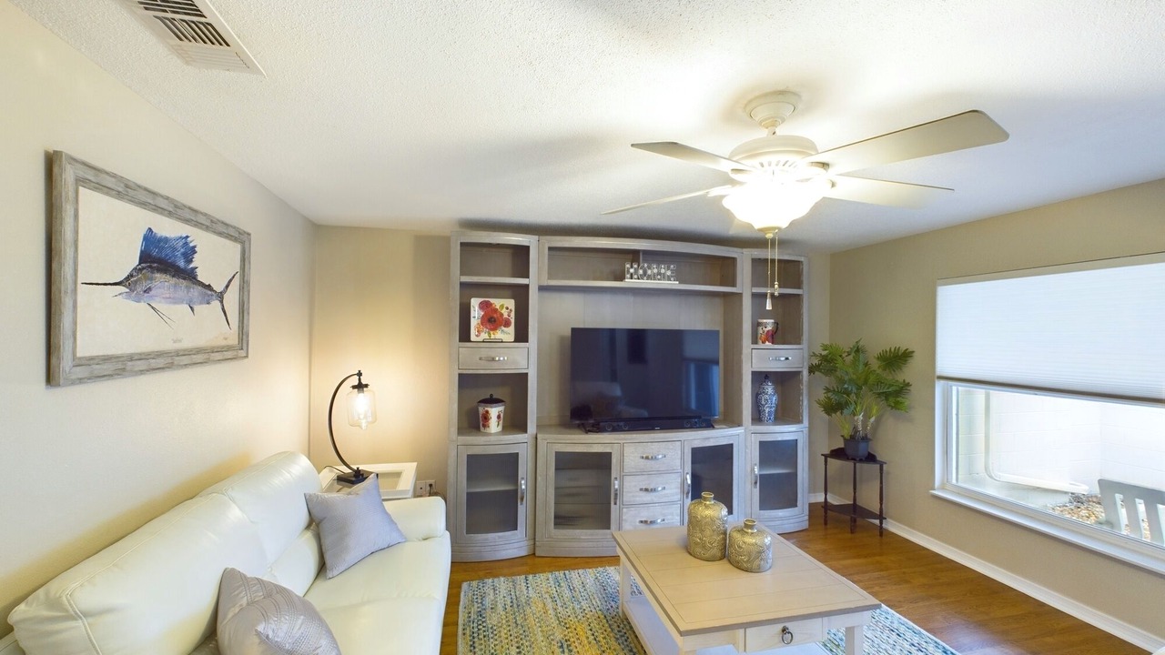Photo of Livingroom in Catalina Isle Estates