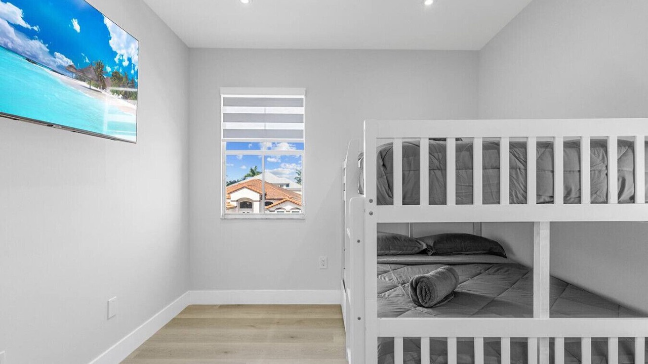 Photo of Bedroom in Ludlam