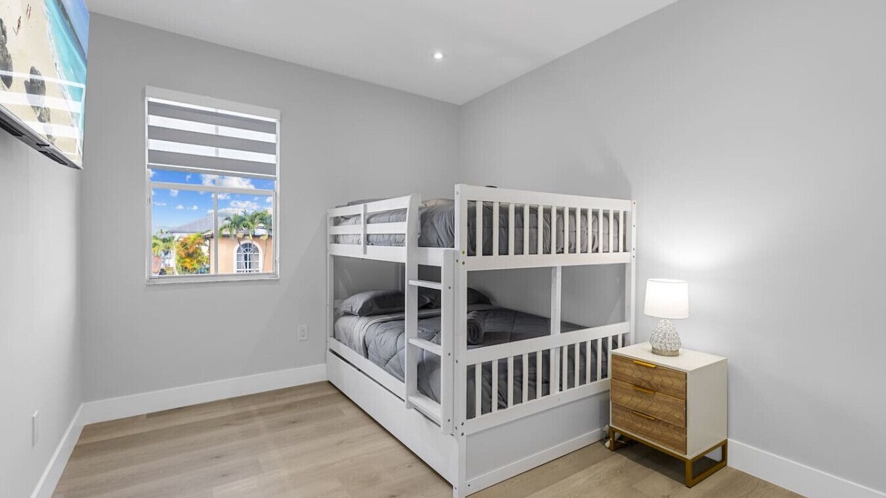 Photo of Bedroom in Ludlam