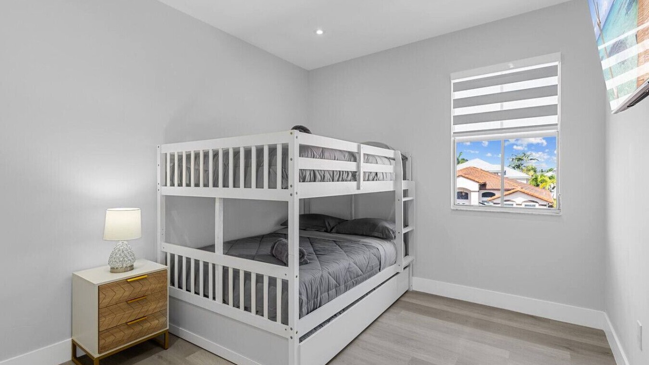 Photo of Bedroom in Ludlam