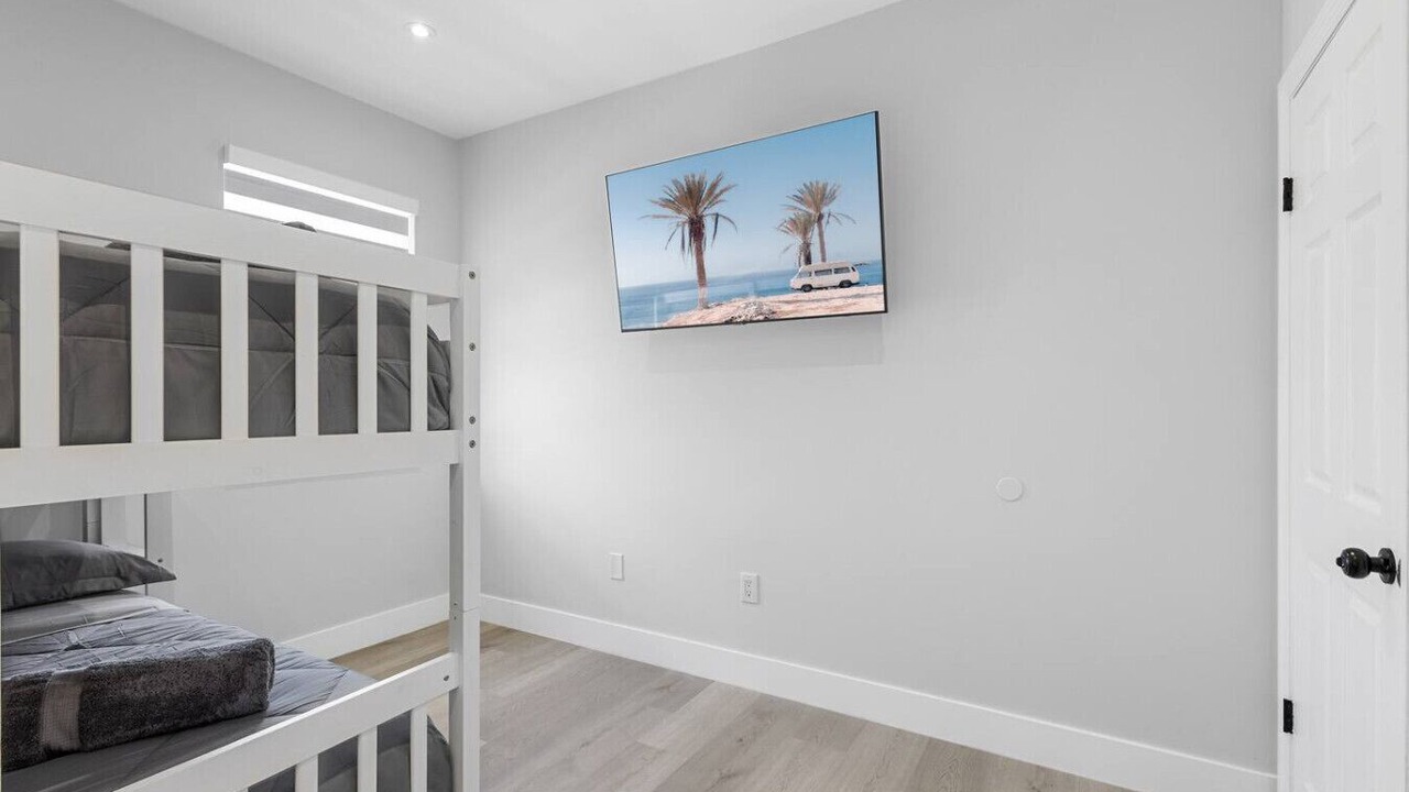 Photo of Bedroom in Ludlam