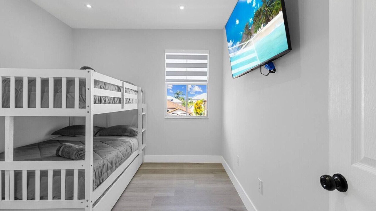 Photo of Bedroom in Ludlam