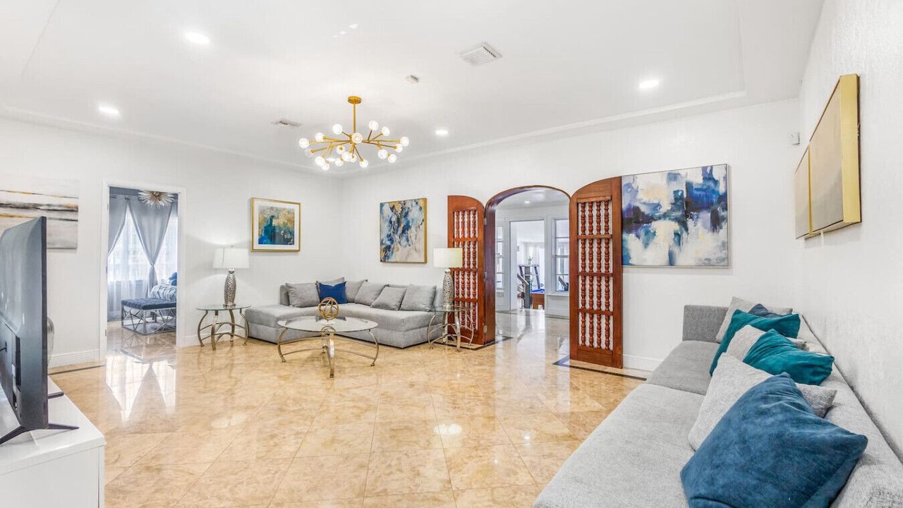 Photo of Livingroom in The Roads