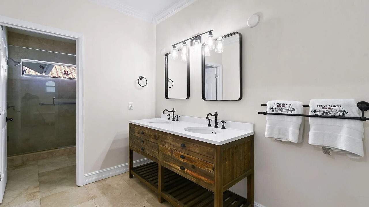 Photo of Bathroom in Hunt Club
