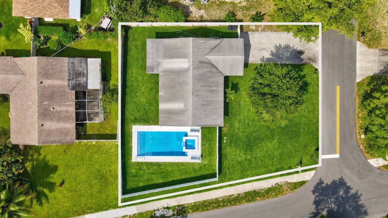 Photo of Outdoor in Tropic Palms