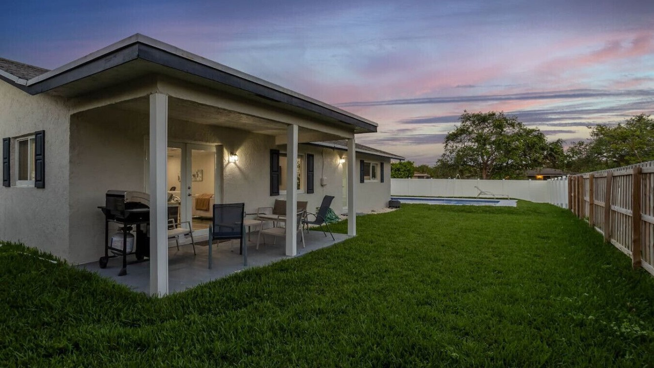 Photo of Outdoor in Tropic Palms