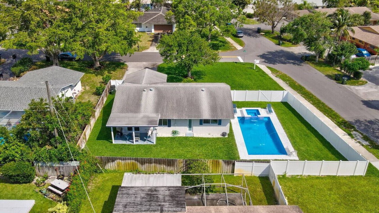 Photo of Outdoor in Tropic Palms