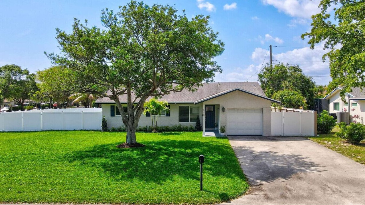 Photo of Outdoor in Tropic Palms