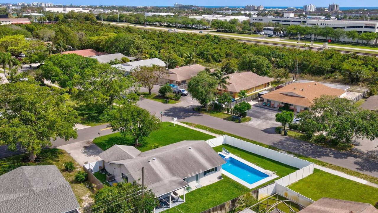 Photo of Outdoor in Tropic Palms