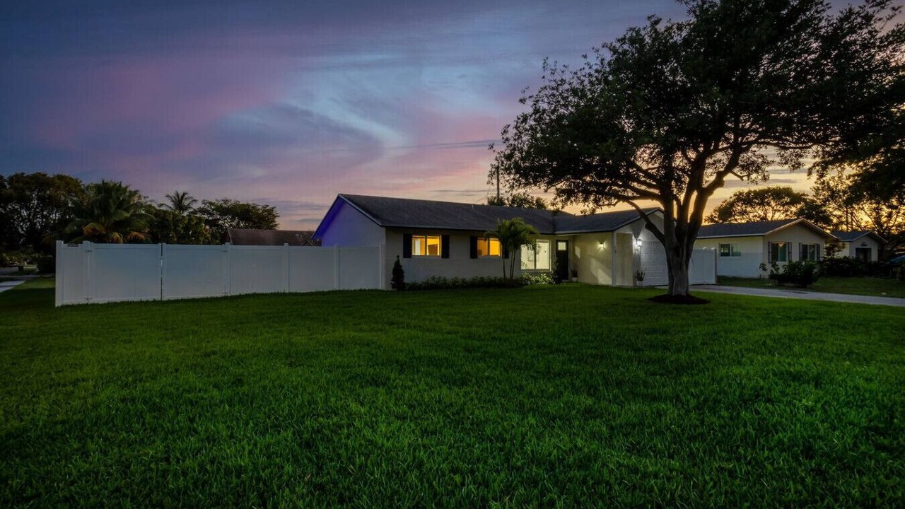 Photo of Outdoor in Tropic Palms