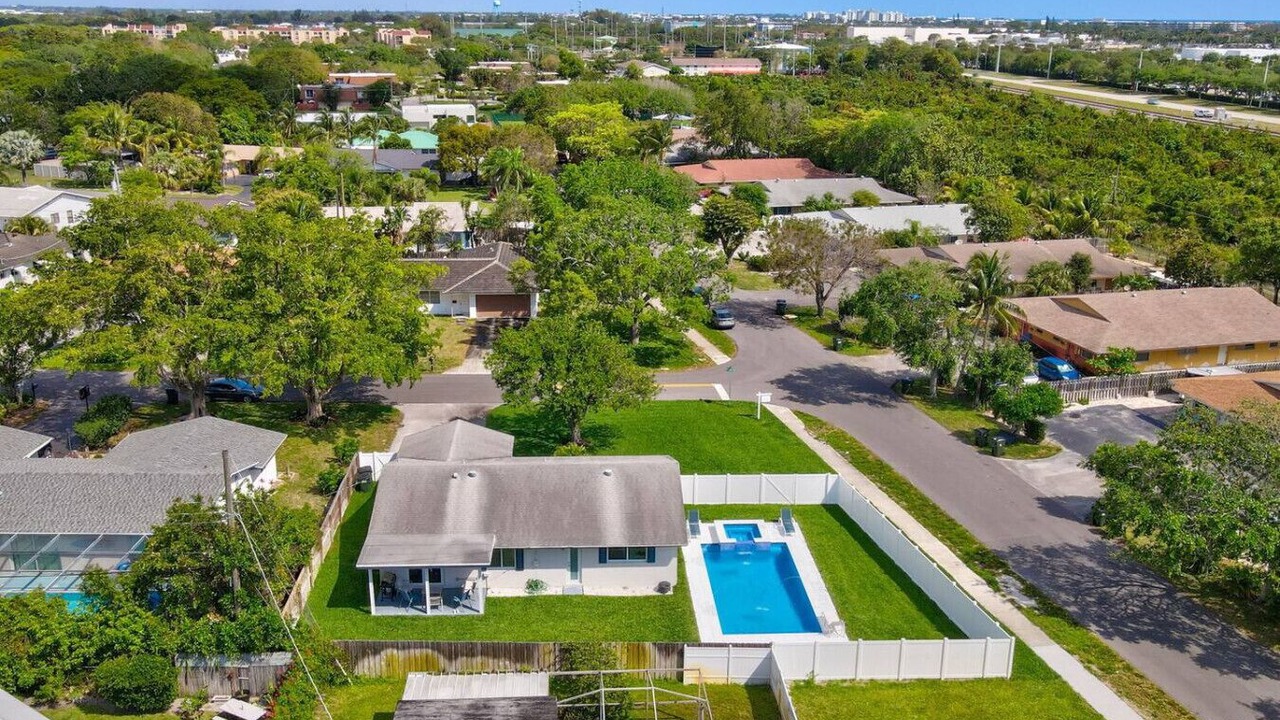 Photo of Outdoor in Tropic Palms