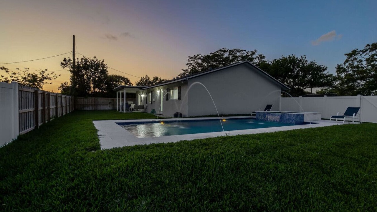 Photo of Outdoor in Tropic Palms