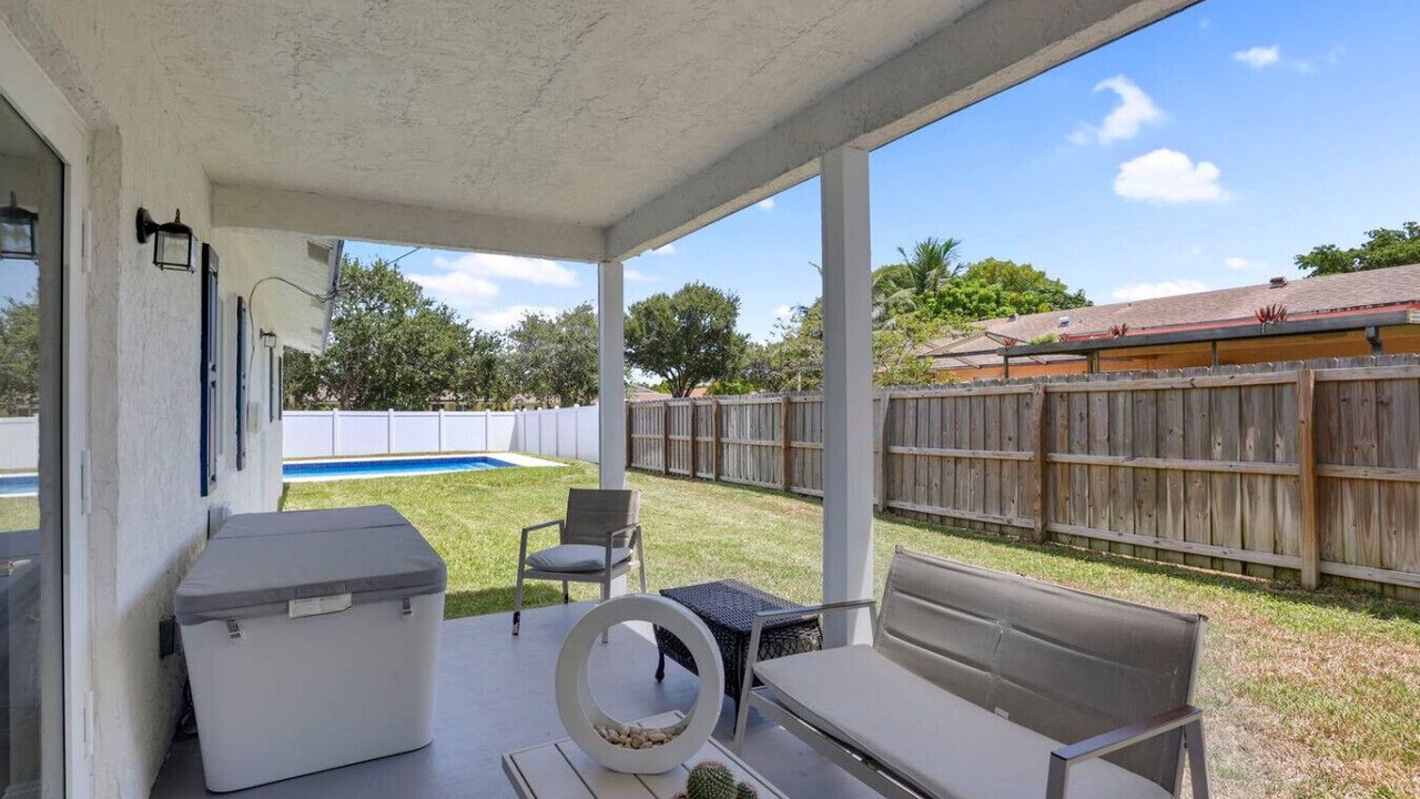 Photo of Patio Balcony in Tropic Palms