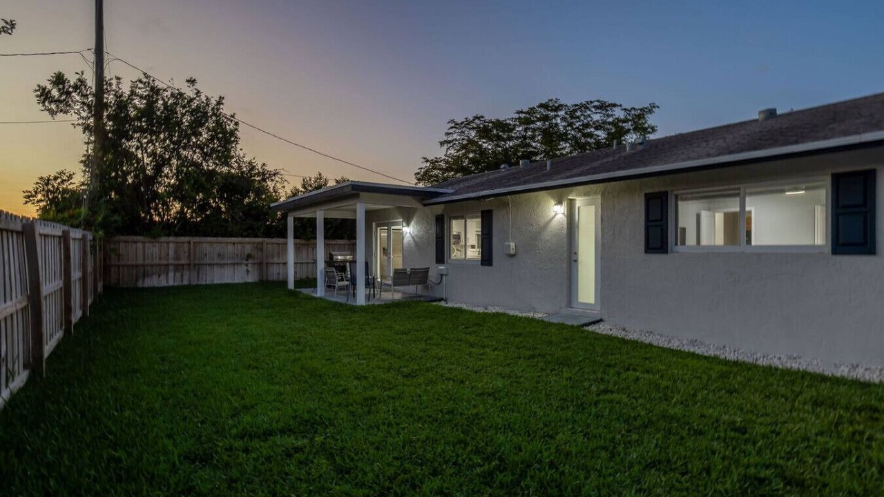 Photo of Outdoor in Tropic Palms