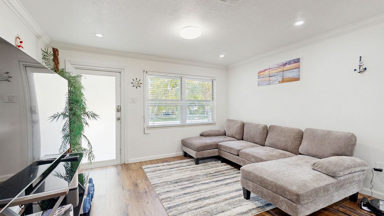 Photo of Livingroom in Breezeswept Beach Estates