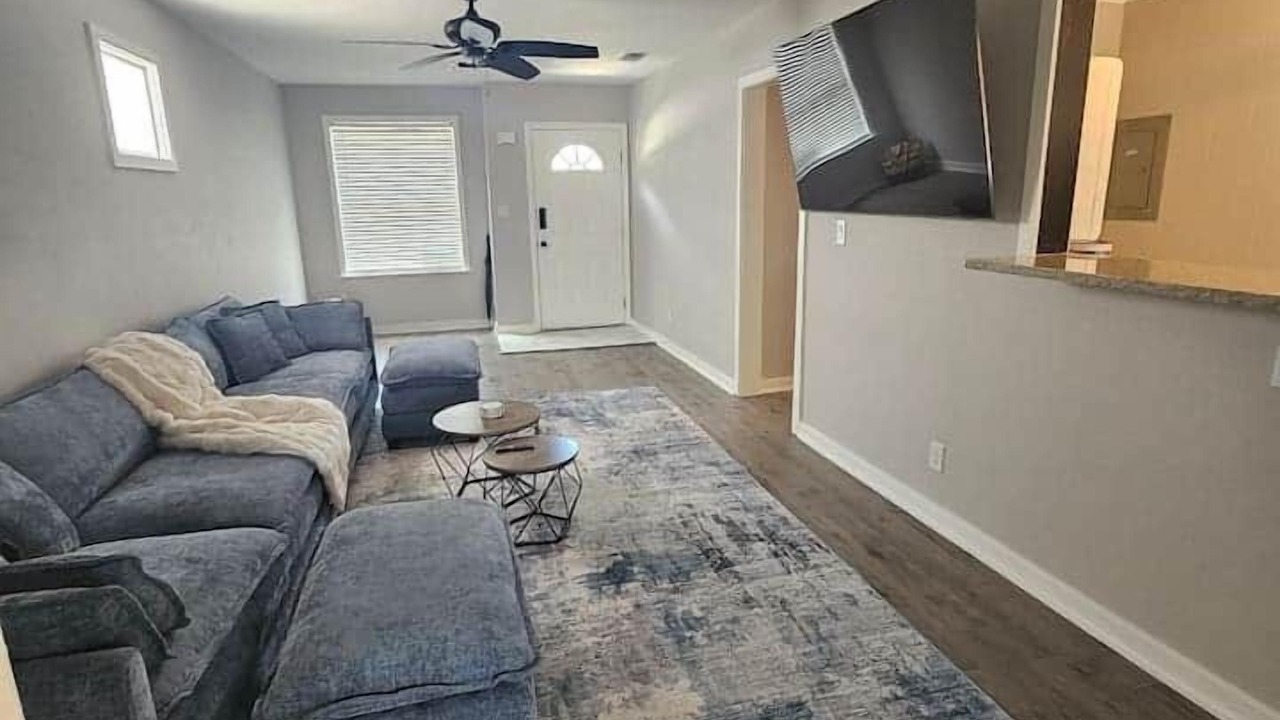 Photo of Livingroom in Navy Point