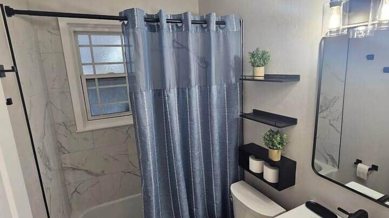 Photo of Bathroom in Navy Point