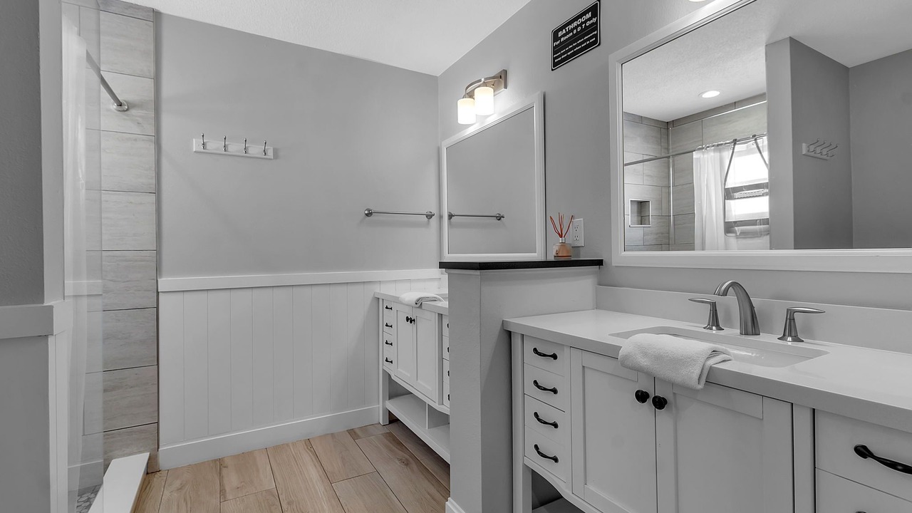 Photo of Bathroom in Bayshore Gardens