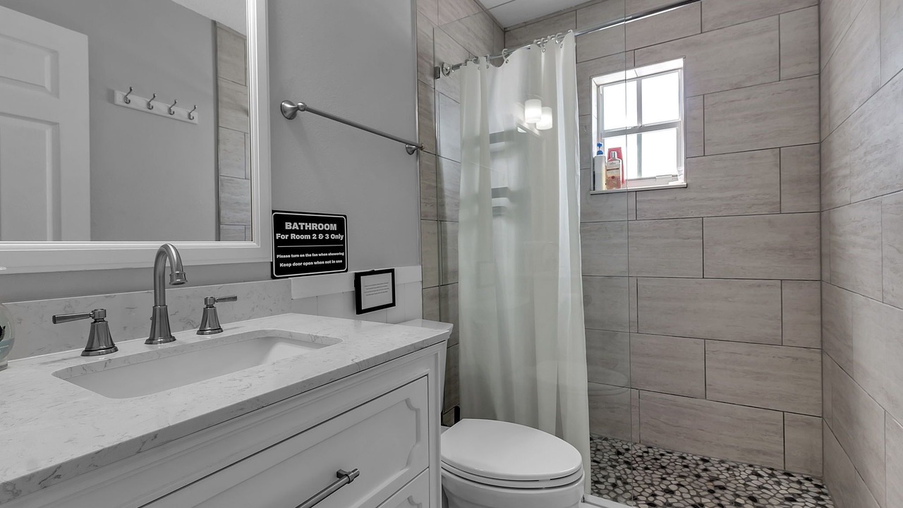 Photo of Bathroom in Bayshore Gardens