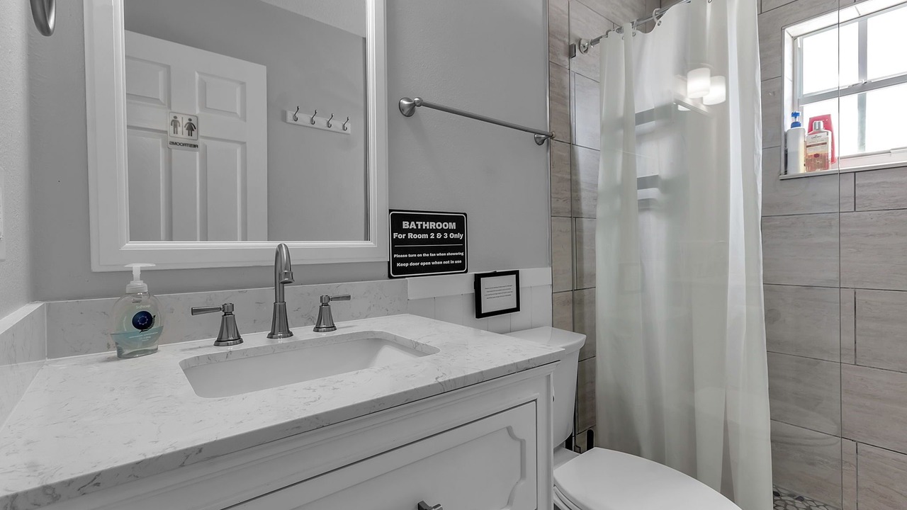 Photo of Bathroom in Bayshore Gardens