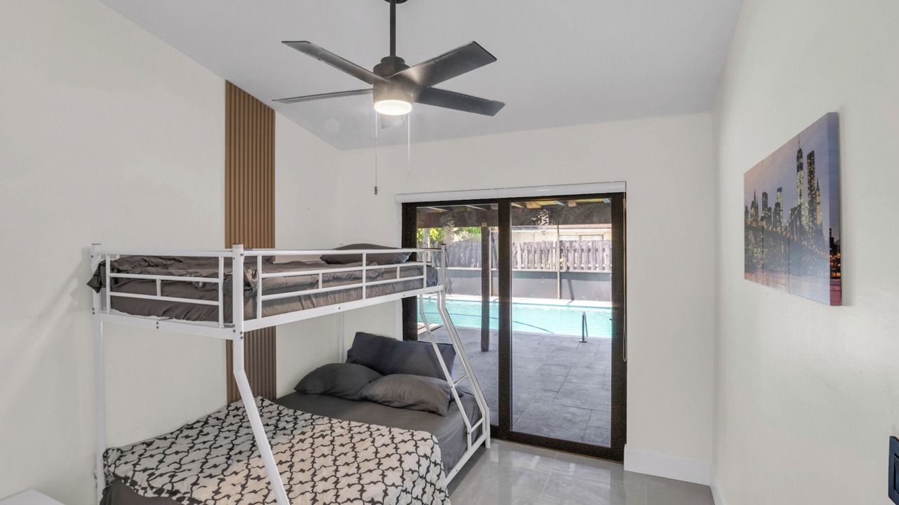 Photo of Bedroom in Lauderhill
