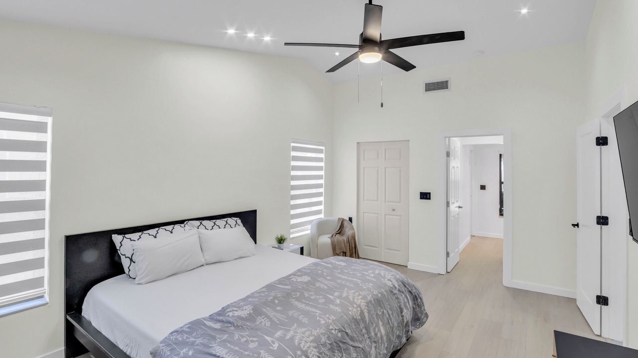 Photo of Bedroom in Lauderhill