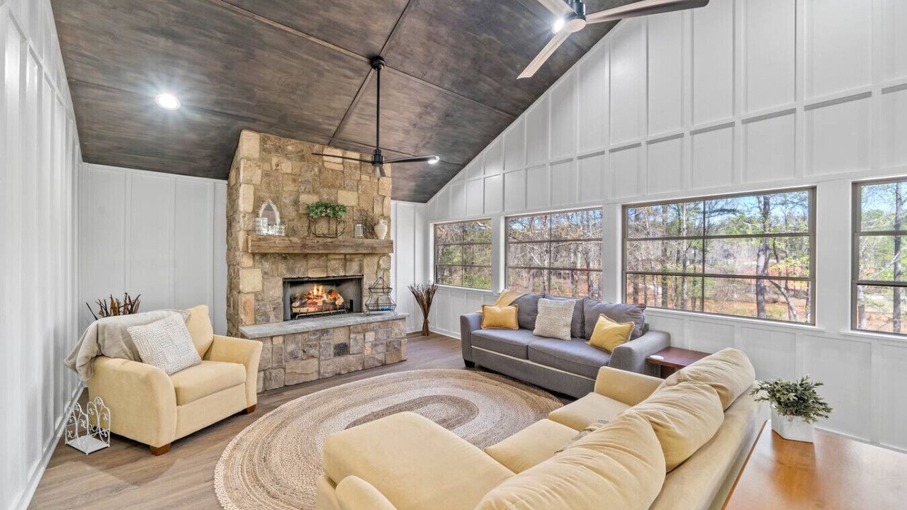 Photo of Livingroom in Eatonton