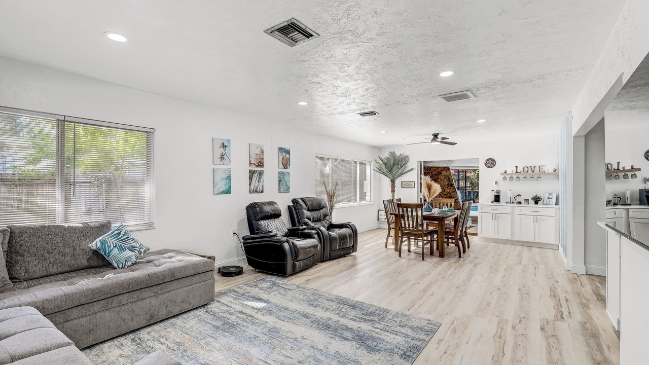Photo of Livingroom in South Pinellas Community Council