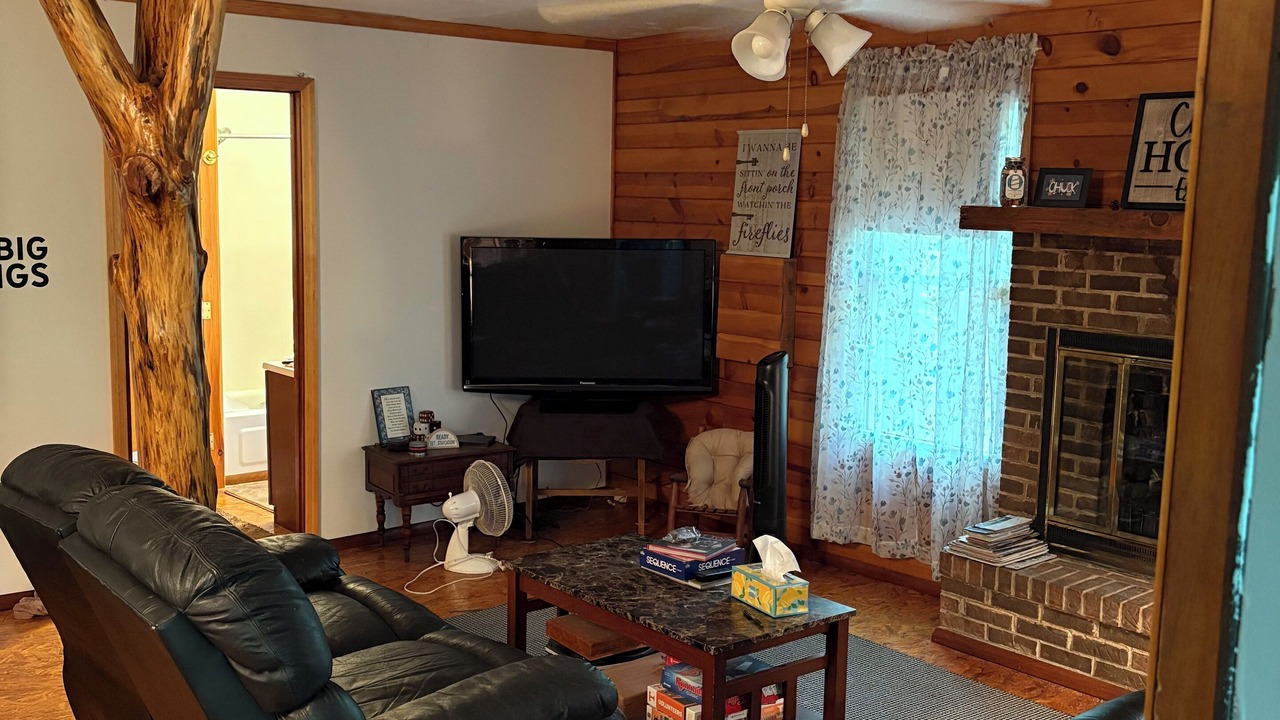 Photo of Livingroom in Tallassee