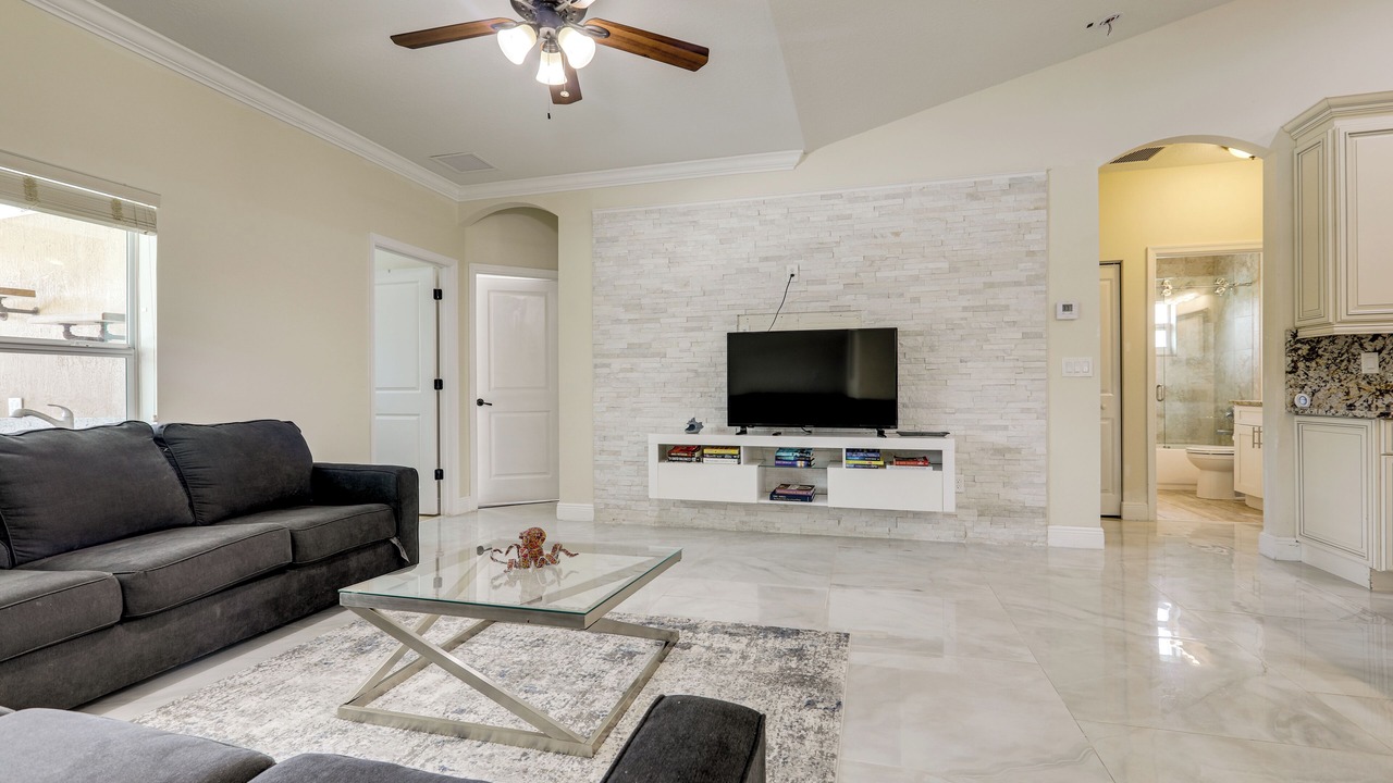 Photo of Livingroom in Hunt Club