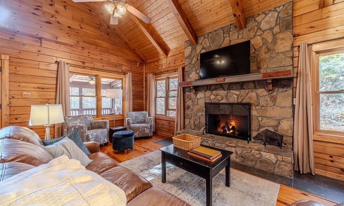 Photo of Livingroom in Clarkesville