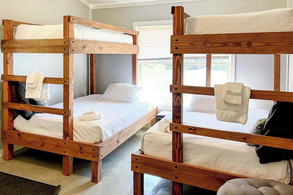 Photo of Bedroom in Lakemont
