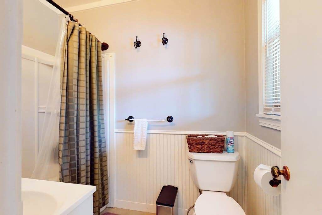 Photo of Bathroom in Lakemont