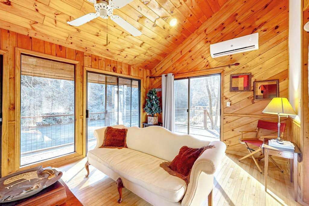 Photo of Livingroom in Ellijay