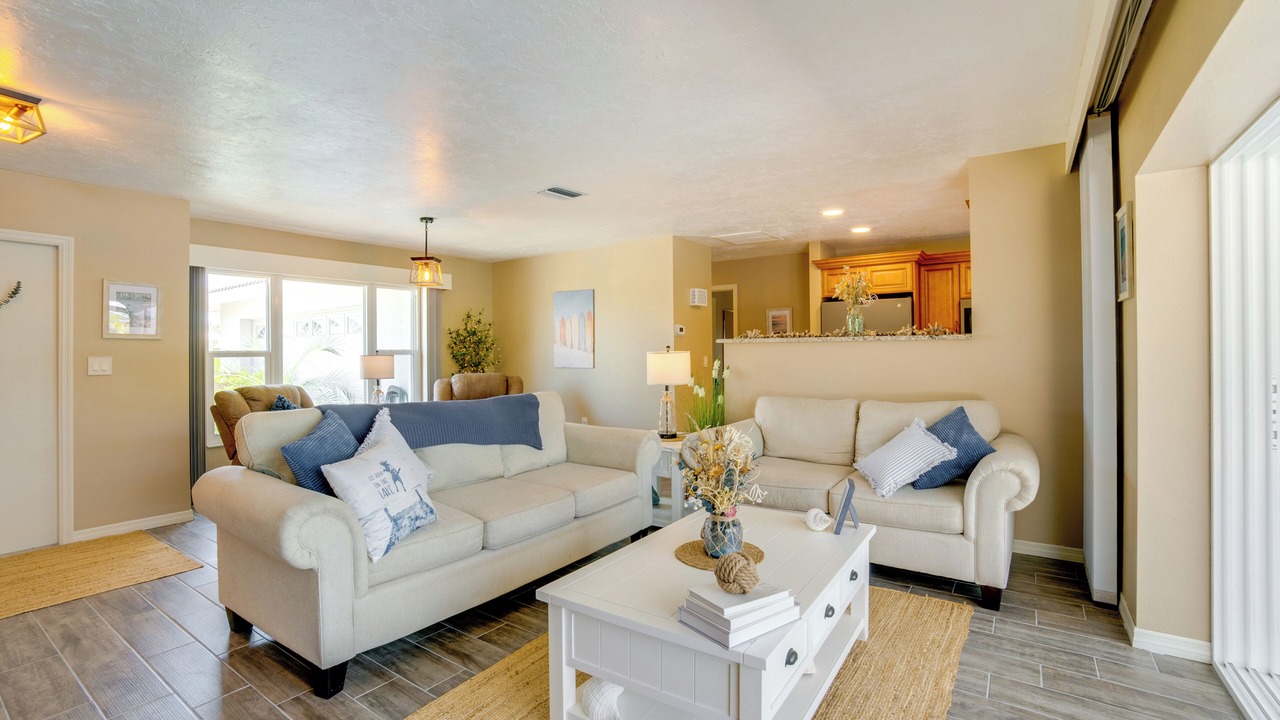Photo of Livingroom in Englewood