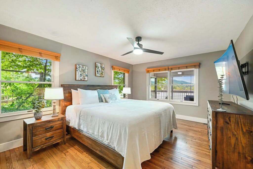 Photo of Bedroom in Lake Junaluska