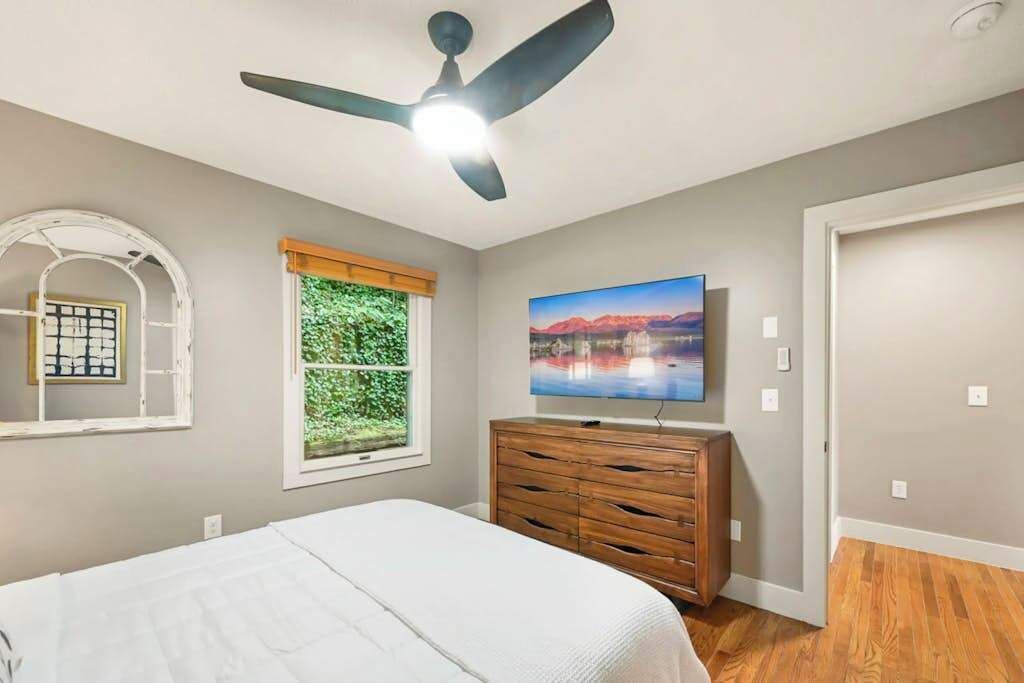 Photo of Bedroom in Lake Junaluska