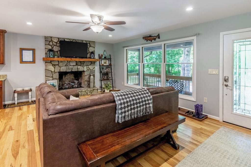 Photo of Livingroom in Cullowhee