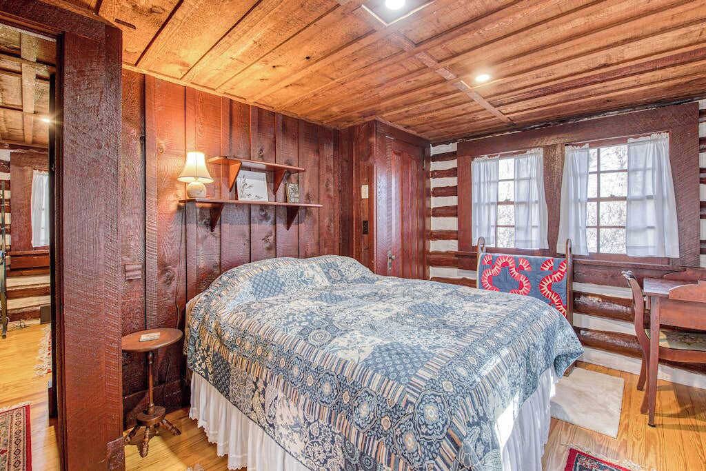 Photo of Bedroom in Lake Junaluska