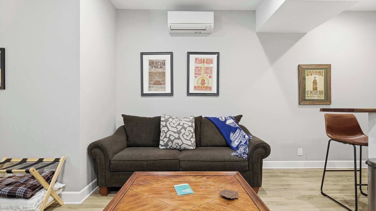Photo of Livingroom in Lockeland Springs